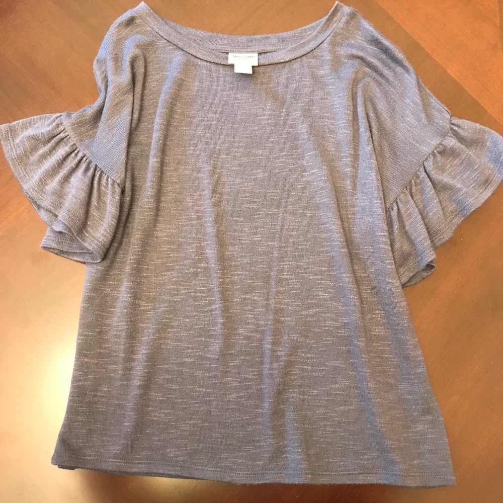 Mossimo Flowy blouse with ruffled sleeves